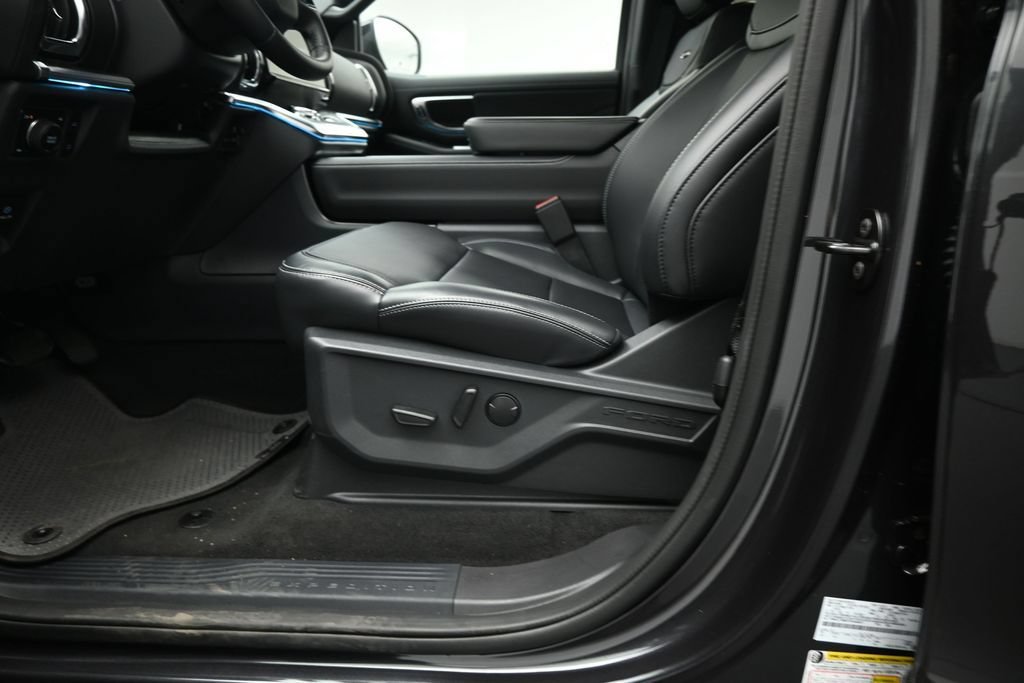New 2026 Ford Expedition Platinum w/ Stealth Appearance Package AWD/4WD image 10