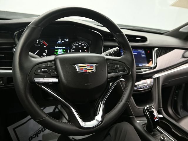 Used 2025 Cadillac XT6 Premium Luxury image 14