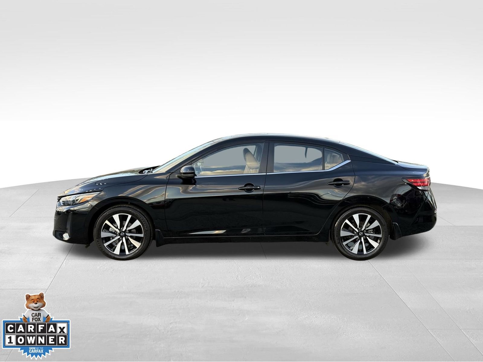 Used 2025 Nissan Sentra SV w/ SV Premium Package FWD image 2
