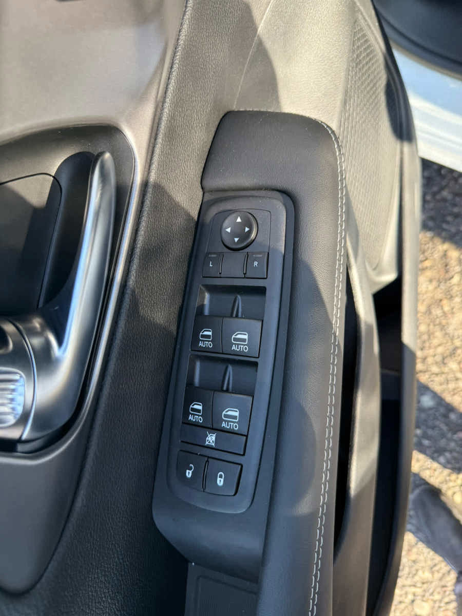 New 2026 Chrysler Pacifica Select image 19