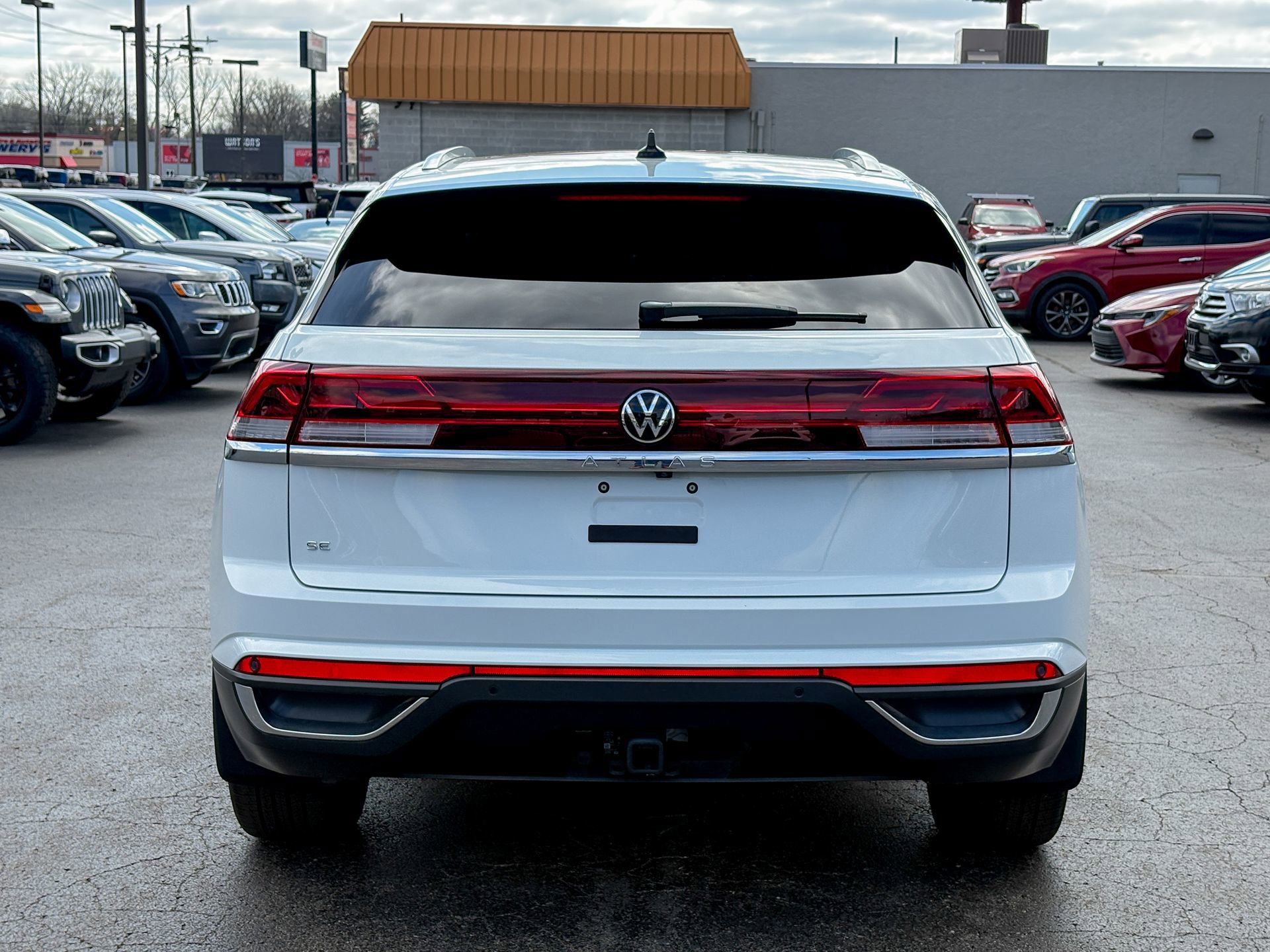 Used 2025 Volkswagen Atlas Cross Sport SE w/ Panoramic Sunroof Package image 8