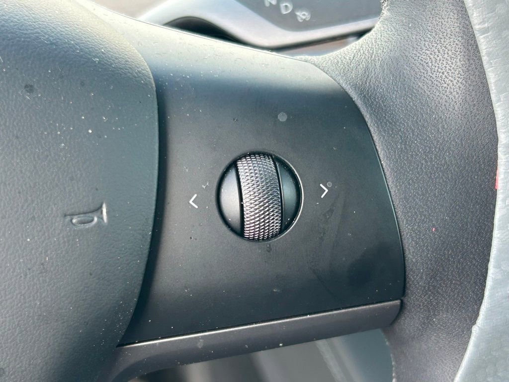 Used 2024 Tesla Model Y 2WD image 23