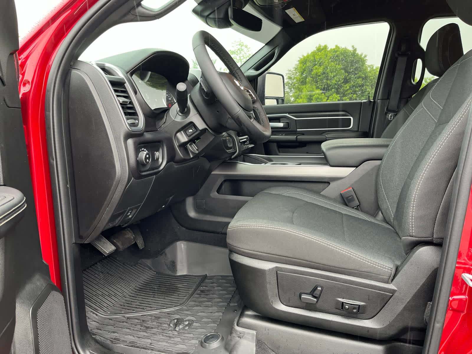 Used 2025 RAM 2500 Big Horn w/ Safety Group AWD/4WD image 10
