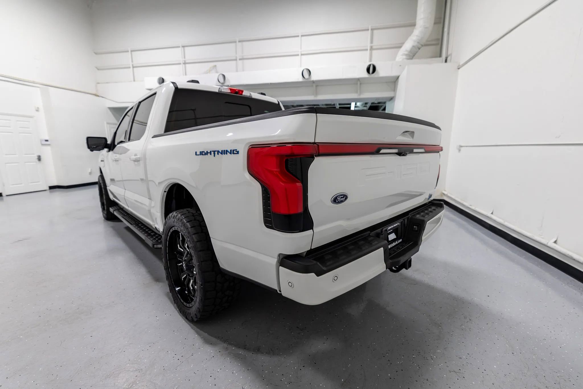 Used 2023 Ford F150 Lightning Platinum AWD/4WD image 15