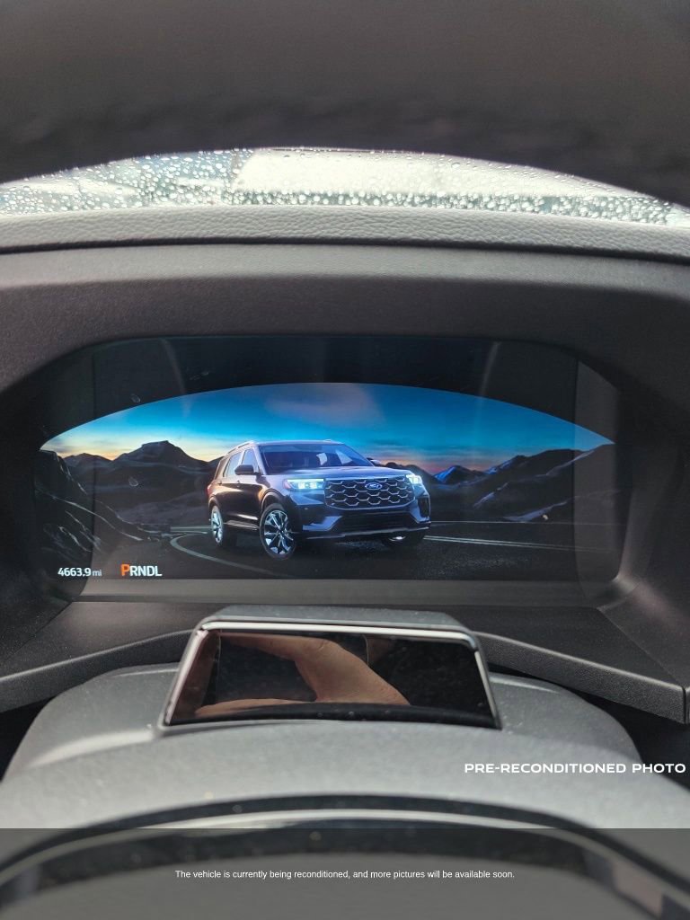 Used 2025 Ford Explorer Platinum RWD image 6