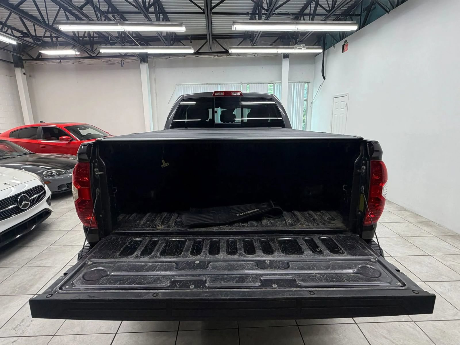 Used 2018 Toyota Tundra SR5 w/ SR5 Upgrade Package AWD/4WD image 16