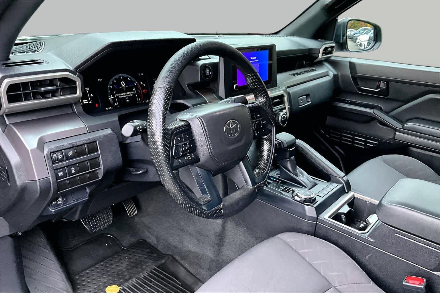 Certified 2025 Toyota Tacoma SR5 AWD/4WD image 16