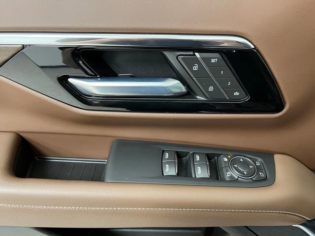 Used 2025 Chevrolet Tahoe High Country AWD/4WD image 24