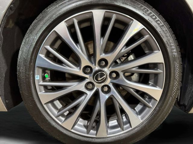 Certified 2021 Lexus ES 300h w/ Premium Package FWD image 34