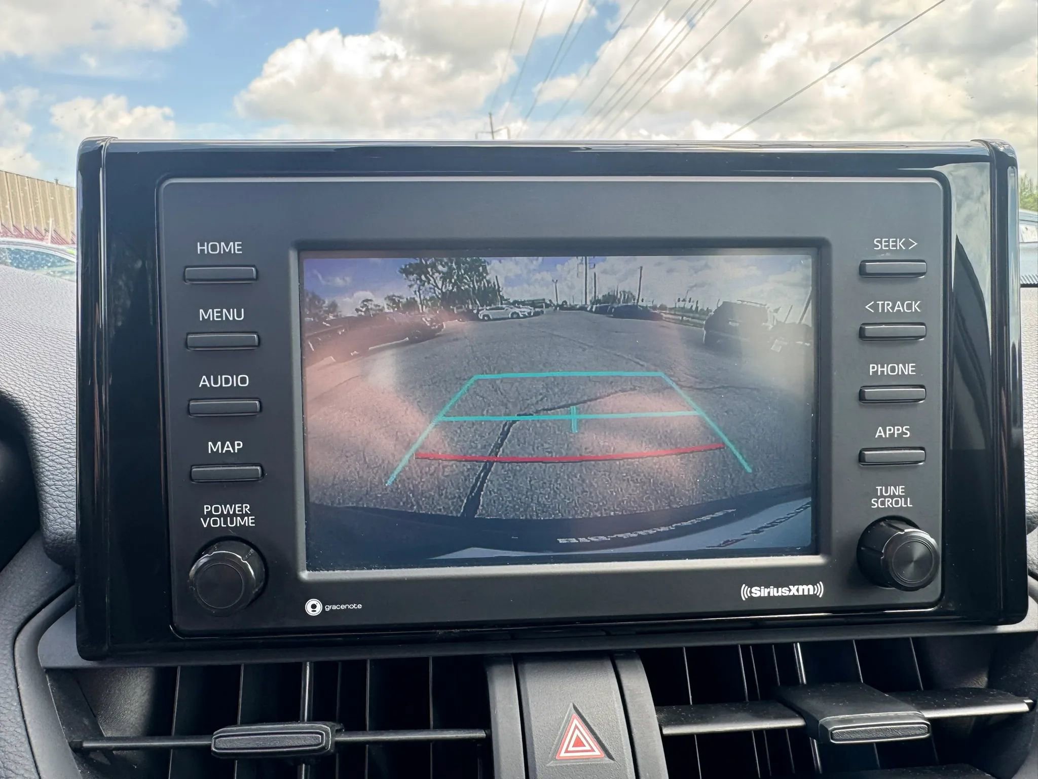Used 2021 Toyota RAV4 LE AWD/4WD image 16