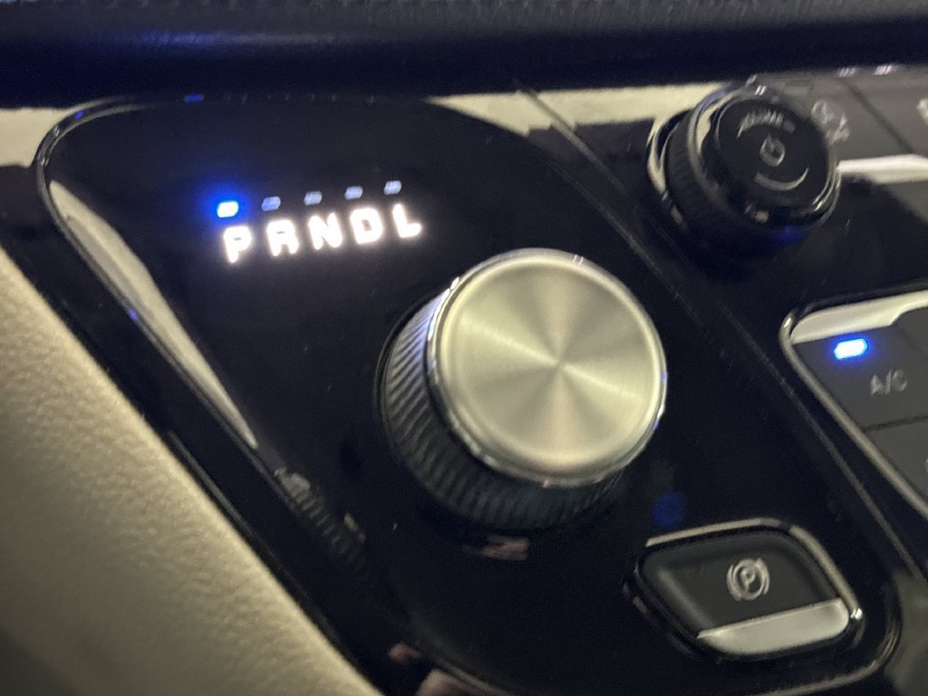 Used 2021 Chrysler Pacifica Touring-L FWD image 17