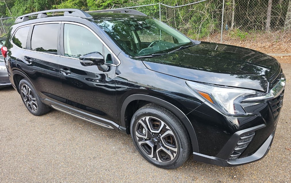 Used 2023 Subaru Ascent Limited AWD/4WD image 1