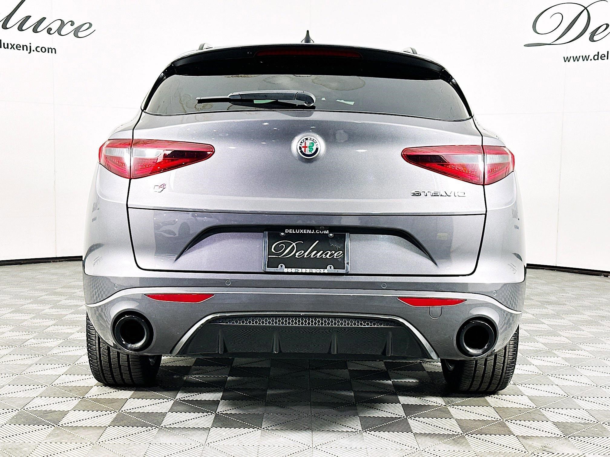 Used 2022 Alfa Romeo Stelvio Veloce image 5