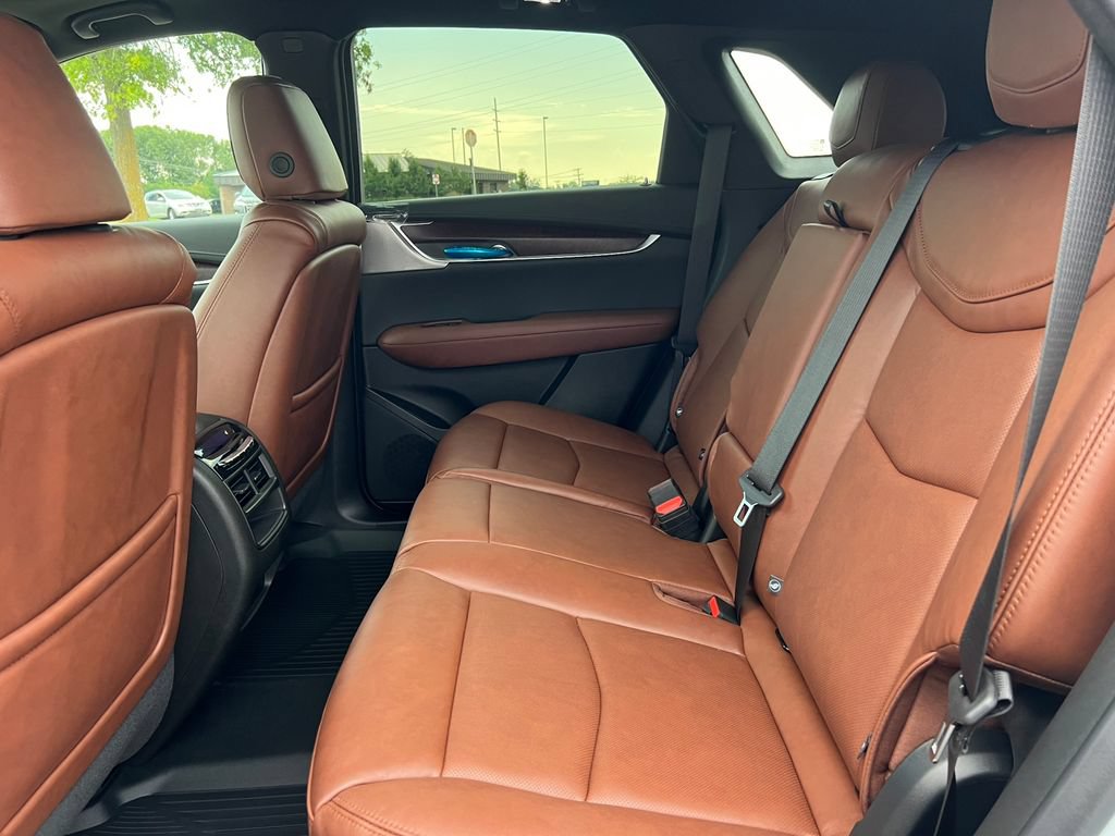 New 2026 Cadillac XT5 Sportv w/ LPO, Floor Liner Package AWD/4WD image 5