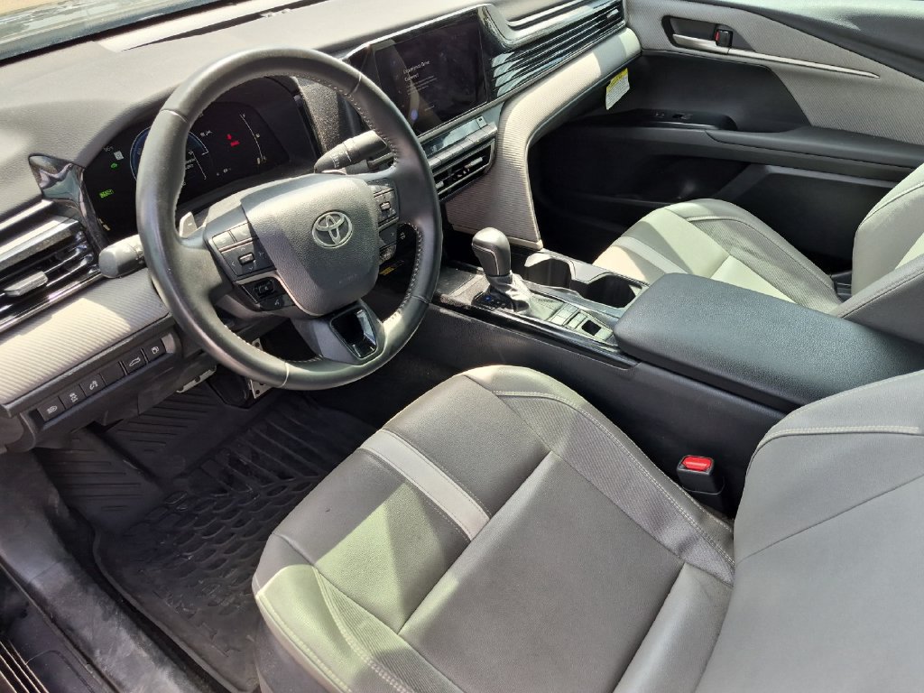 Used 2025 Toyota Camry SE FWD image 10