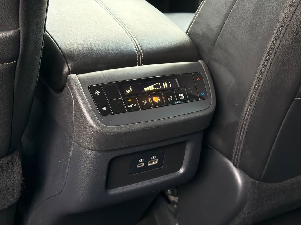 Used 2025 Nissan Pathfinder SL image 18