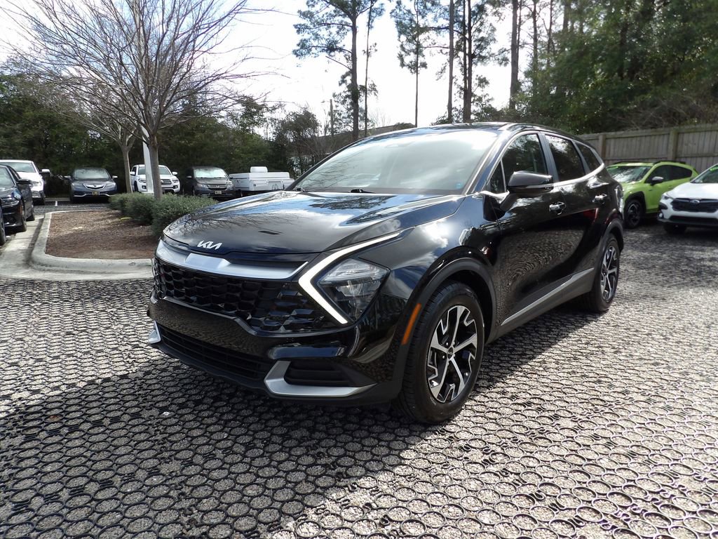 Used 2023 Kia Sportage EX image 3