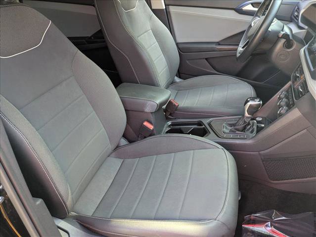 Used 2024 Volkswagen Taos SE image 21