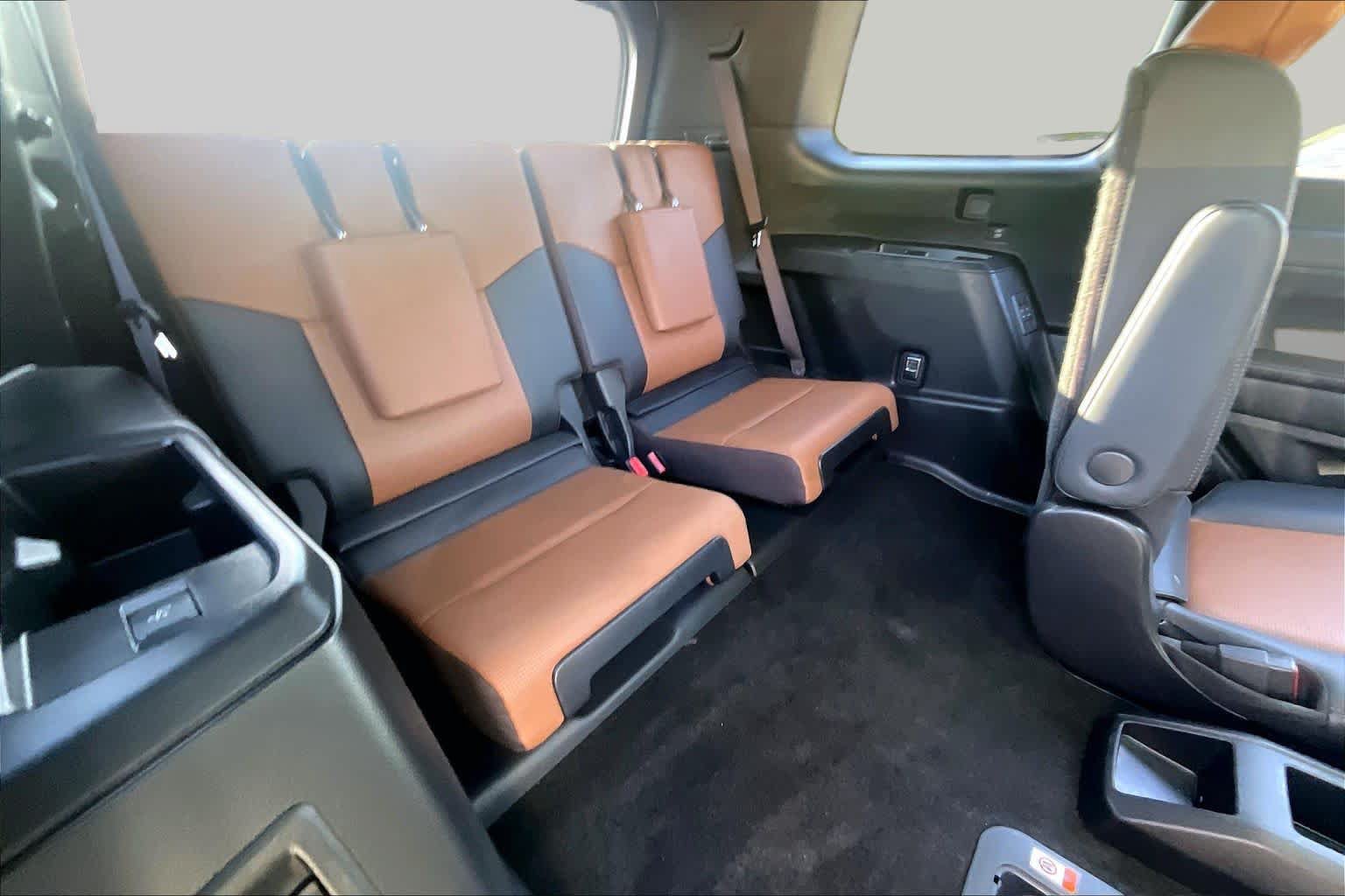 Used 2024 Lexus GX 550 w/ Accessory Package (Z1) AWD/4WD image 36