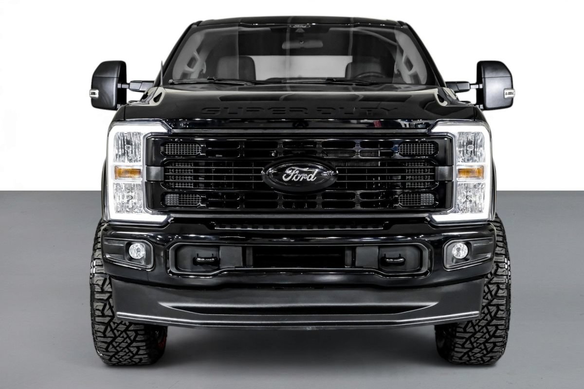 Used 2025 Ford F250 XLT AWD/4WD image 3