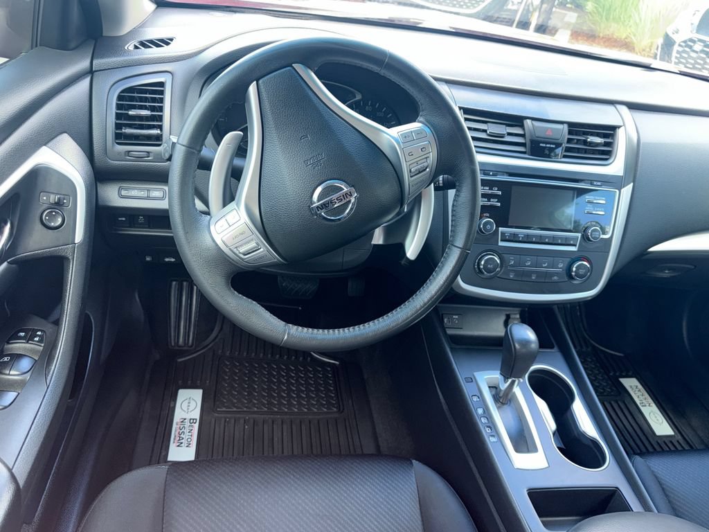 Used 2017 Nissan Altima 2.5 SR w/ Midnight Edition Package FWD image 13