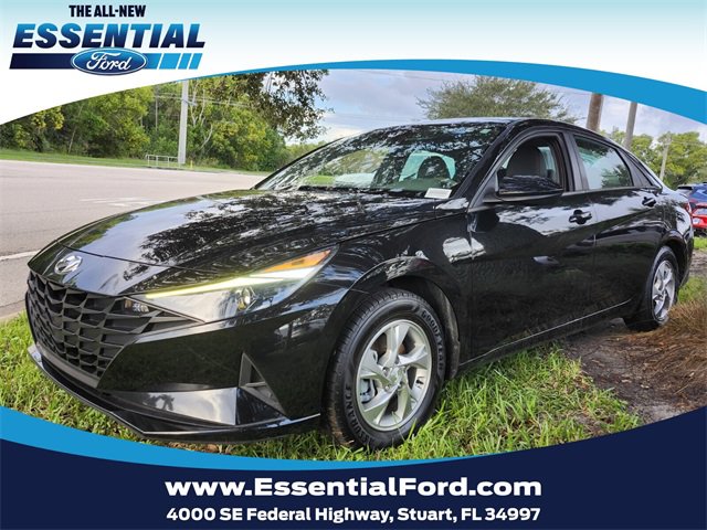 Used 2022 Hyundai Elantra SE w/ Cargo Package