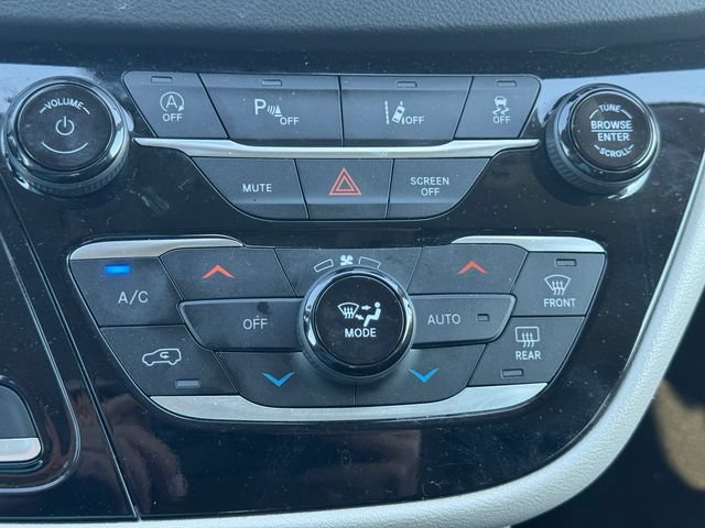 Certified 2024 Chrysler Pacifica Touring-L FWD image 34