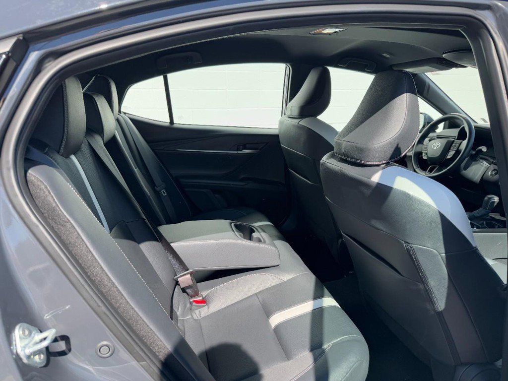 Used 2025 Toyota Camry Hybrid image 10