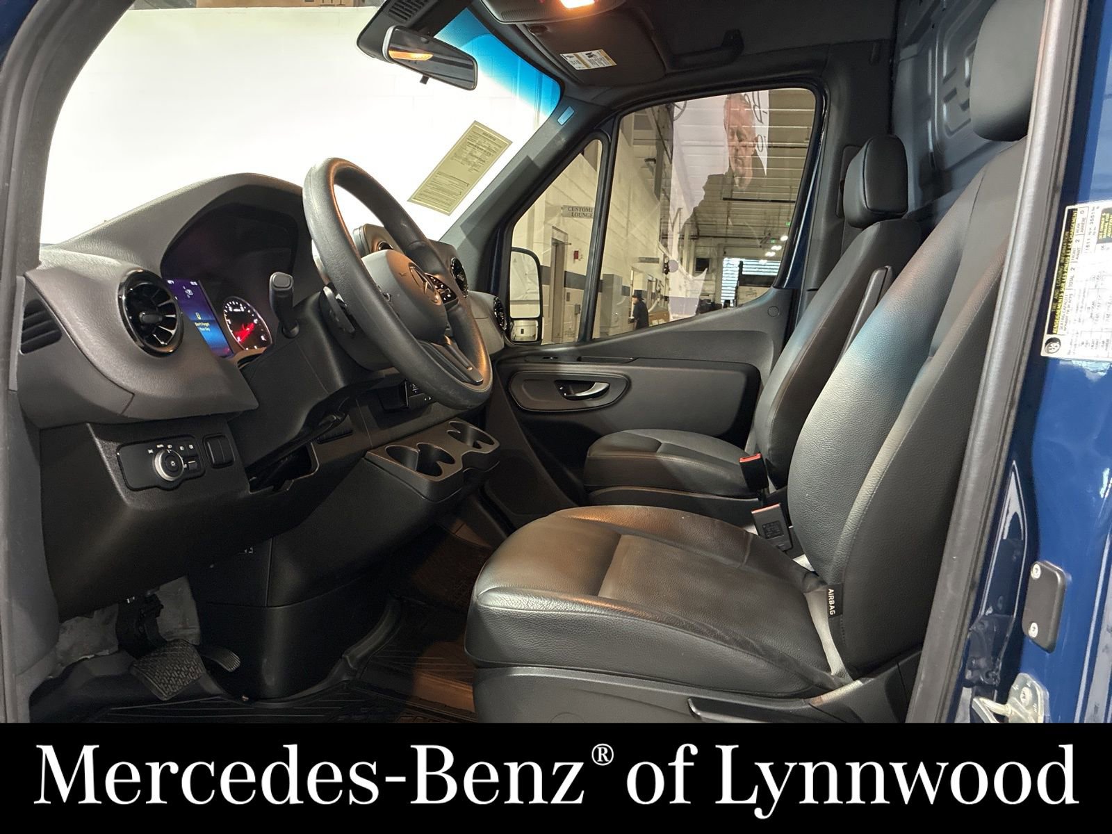 Used 2024 Mercedes-Benz Sprinter 2500 image 8