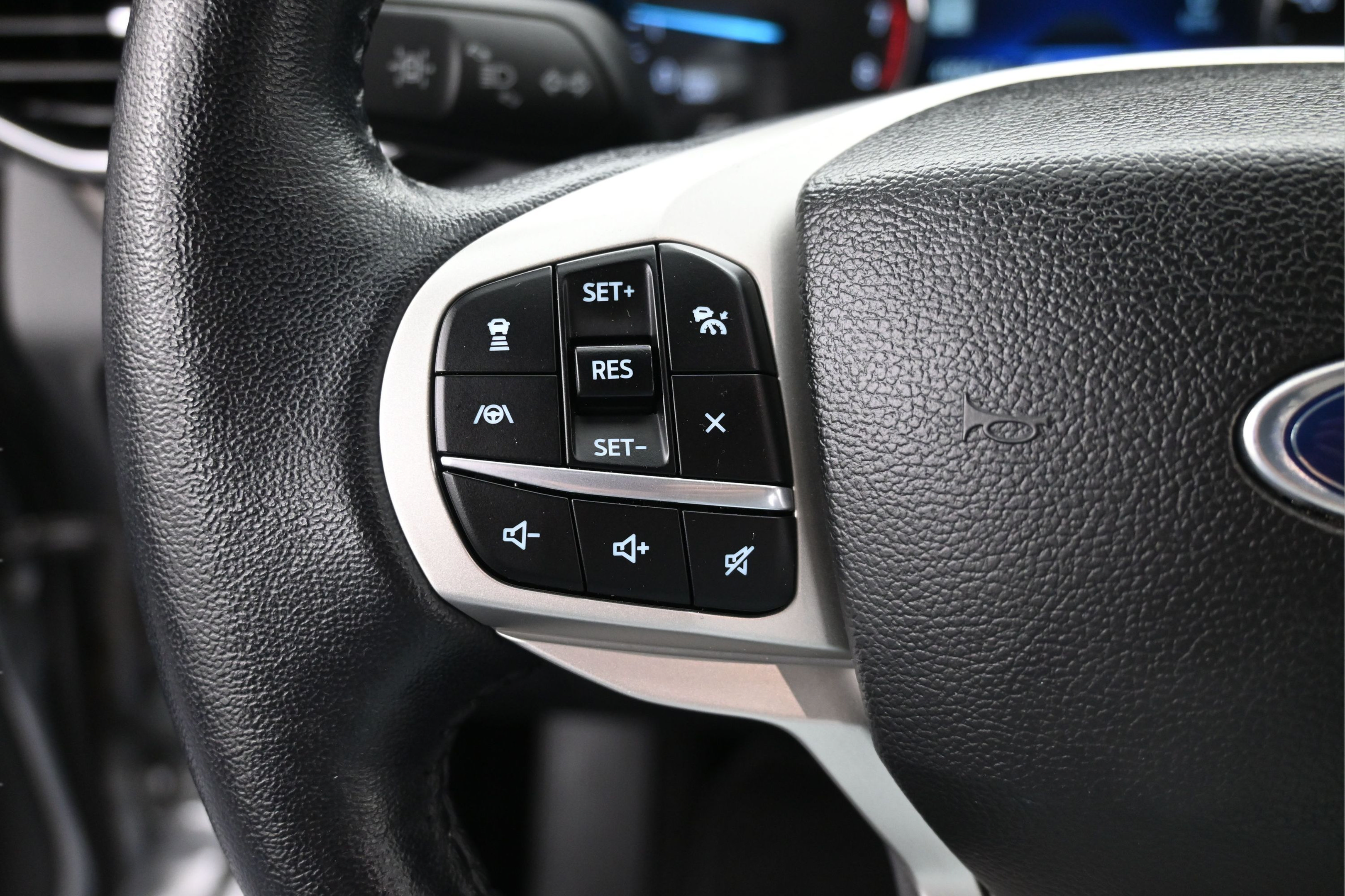 Used 2023 Ford Explorer Limited AWD/4WD image 14