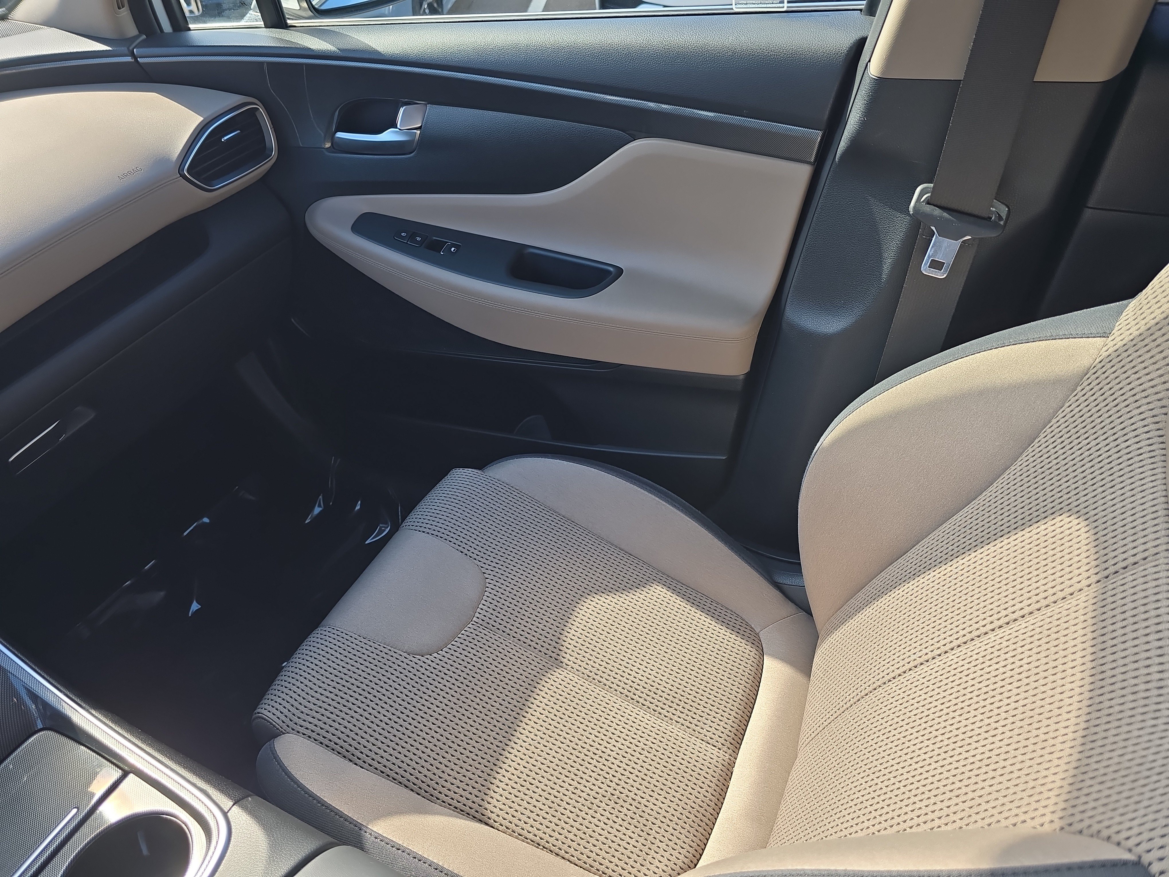 Used 2021 Hyundai Santa Fe SE FWD image 15