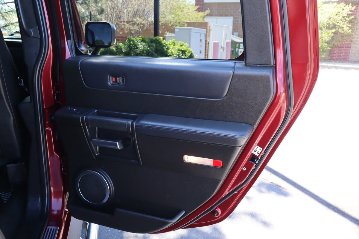 Used 2005 HUMMER H2 SUT w/ Preferred Equipment Group AWD/4WD image 24