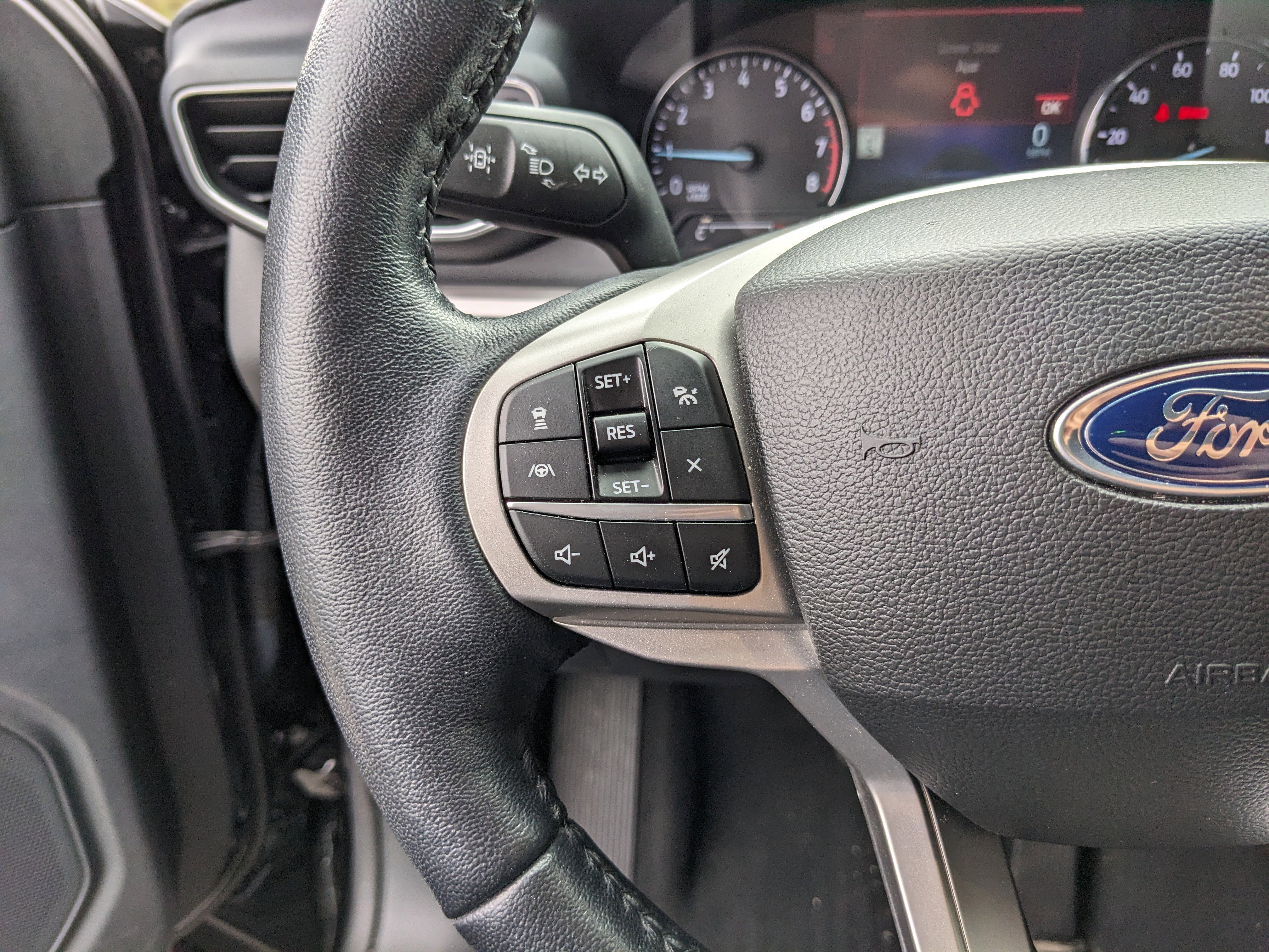 Certified 2022 Ford Explorer XLT w/ Equipment Group 202A image 29