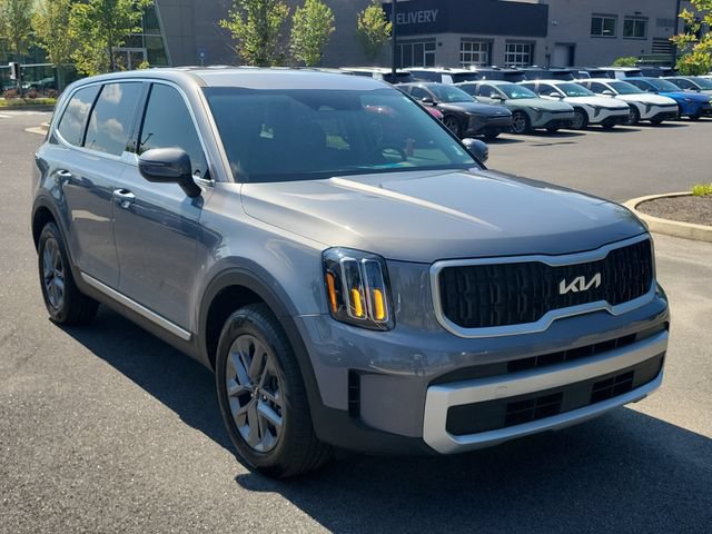 Certified 2025 Kia Telluride LX FWD image 3