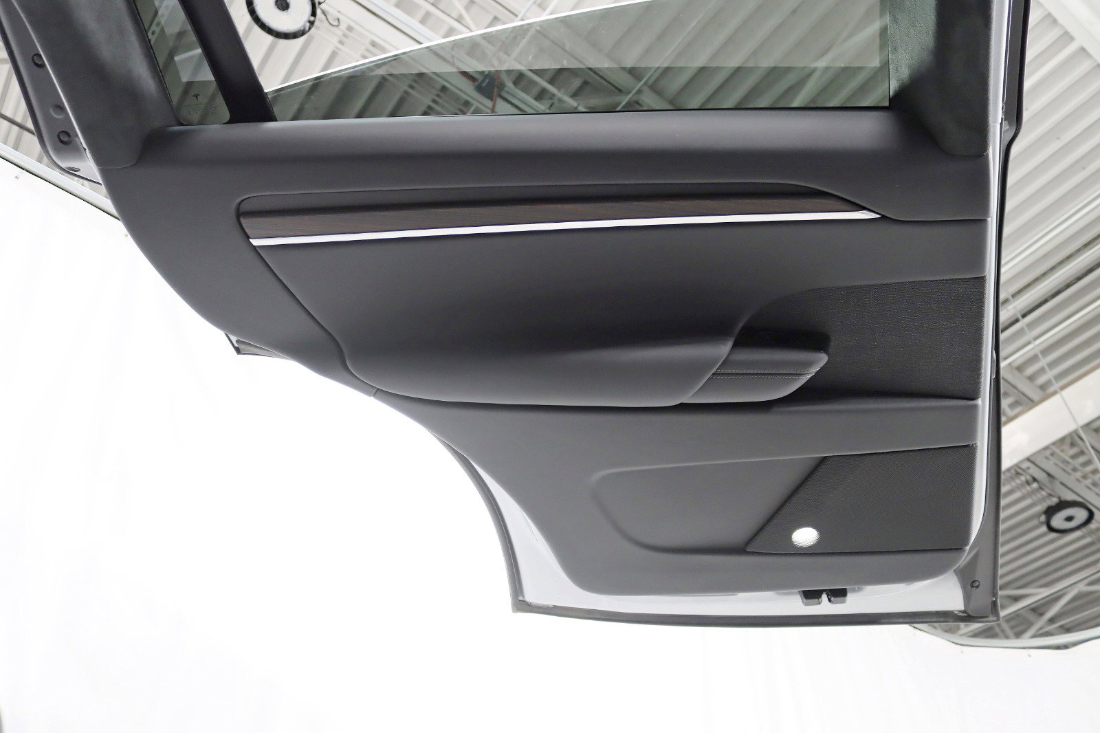 Used 2025 Tesla Model X image 37