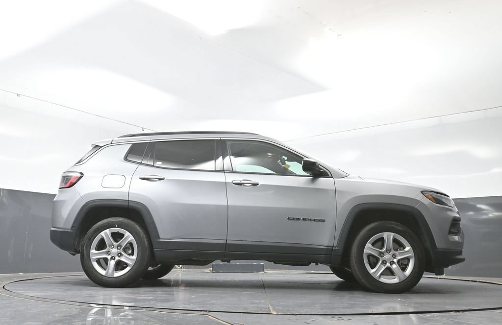 Used 2024 Jeep Compass Latitude AWD/4WD image 50