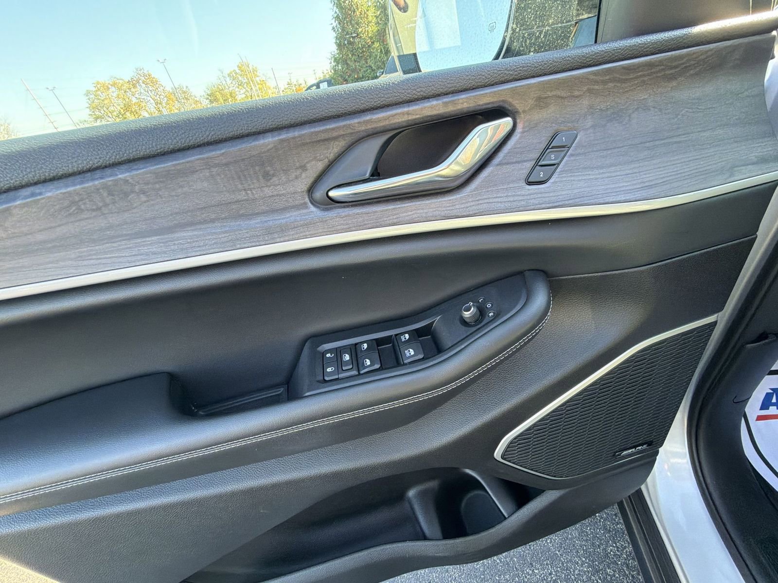 Used 2024 Jeep Grand Cherokee Limited 4xe image 22