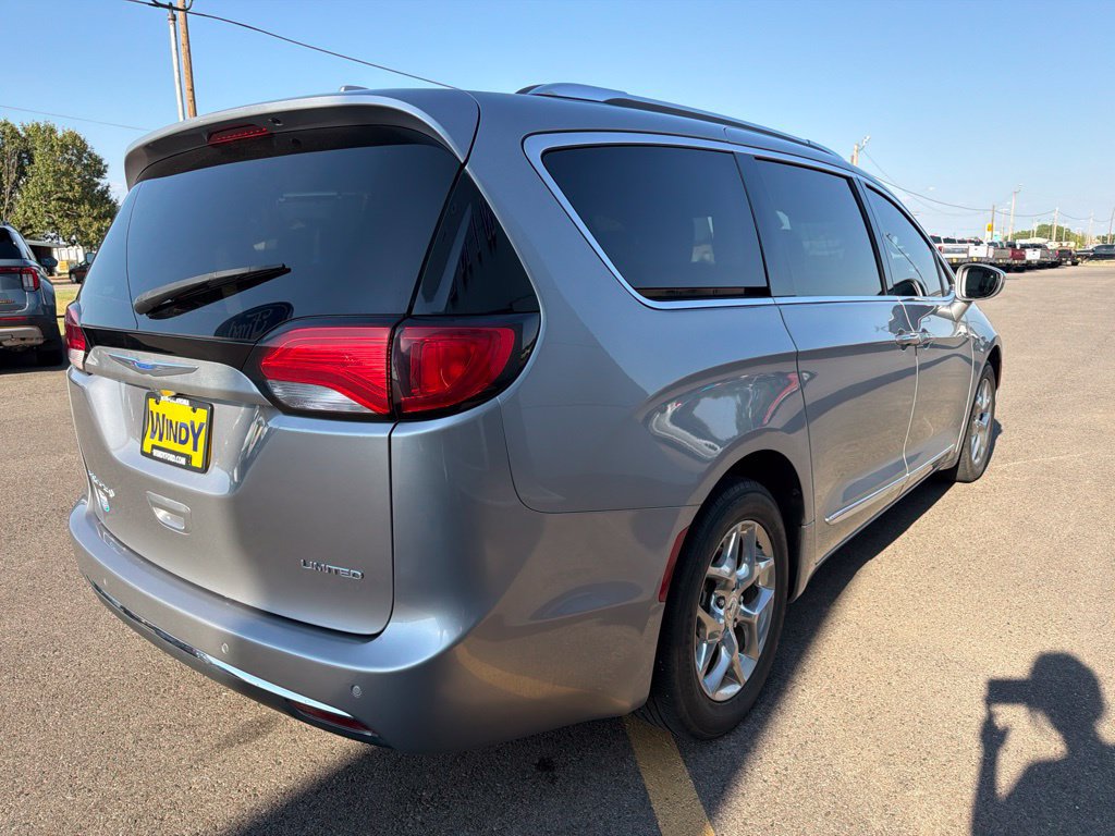 Used 2018 Chrysler Pacifica Limited FWD image 6