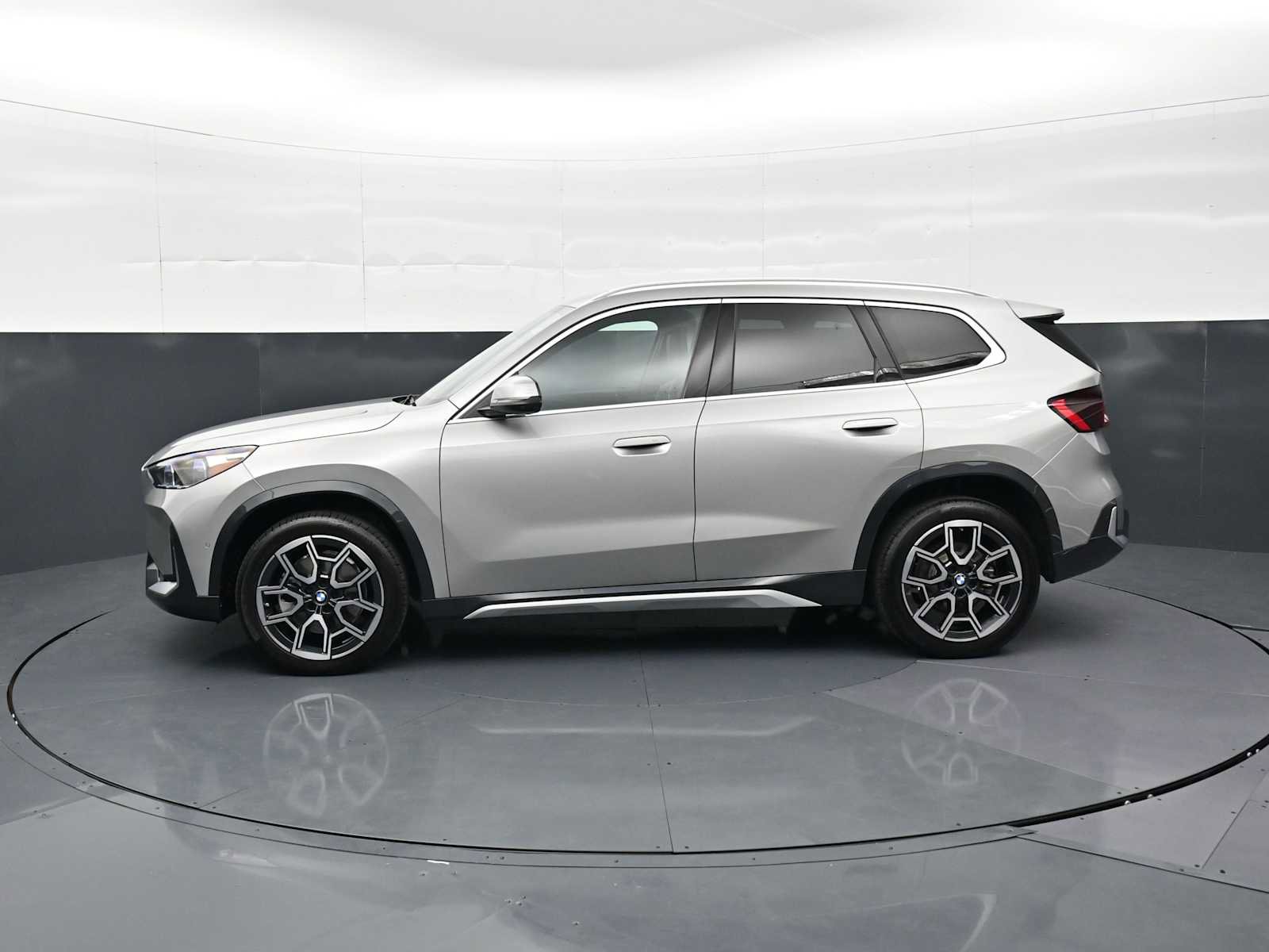 Used 2026 BMW X1 xDrive28i w/ Technology Package AWD/4WD image 8