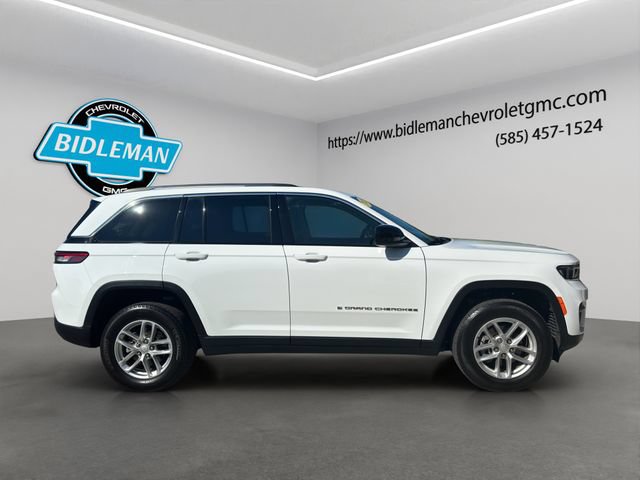Used 2023 Jeep Grand Cherokee Laredo AWD/4WD image 9