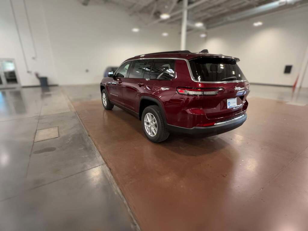New 2025 Jeep Grand Cherokee L Laredo image 8