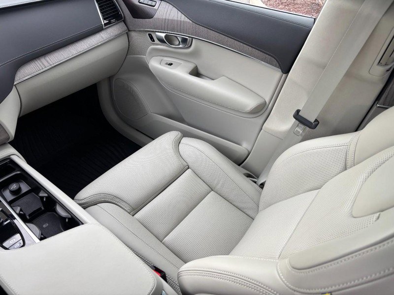 Used 2024 Volvo XC90 B6 Ultimate w/ Lounge Package image 15