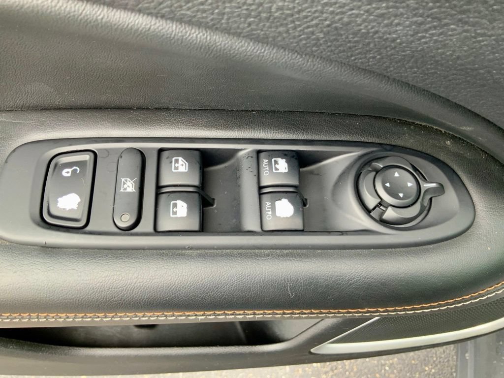 Used 2019 Jeep Compass Latitude w/ Popular Equipment Group AWD/4WD image 16