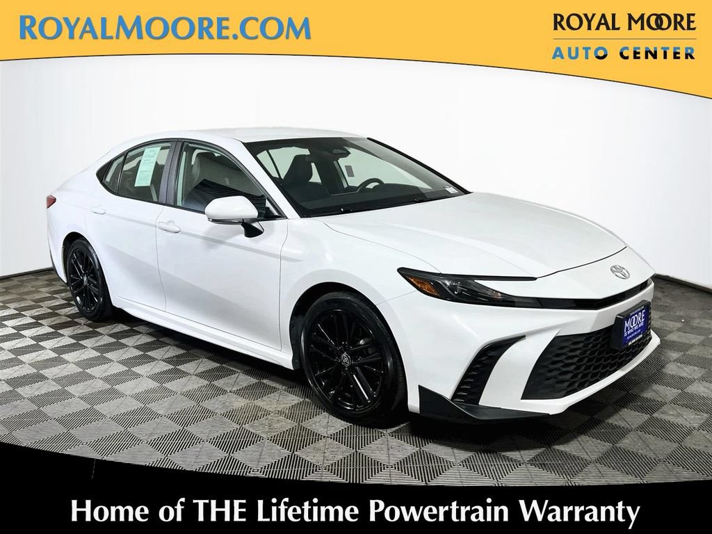 Used 2025 Toyota Camry SE FWD image 1