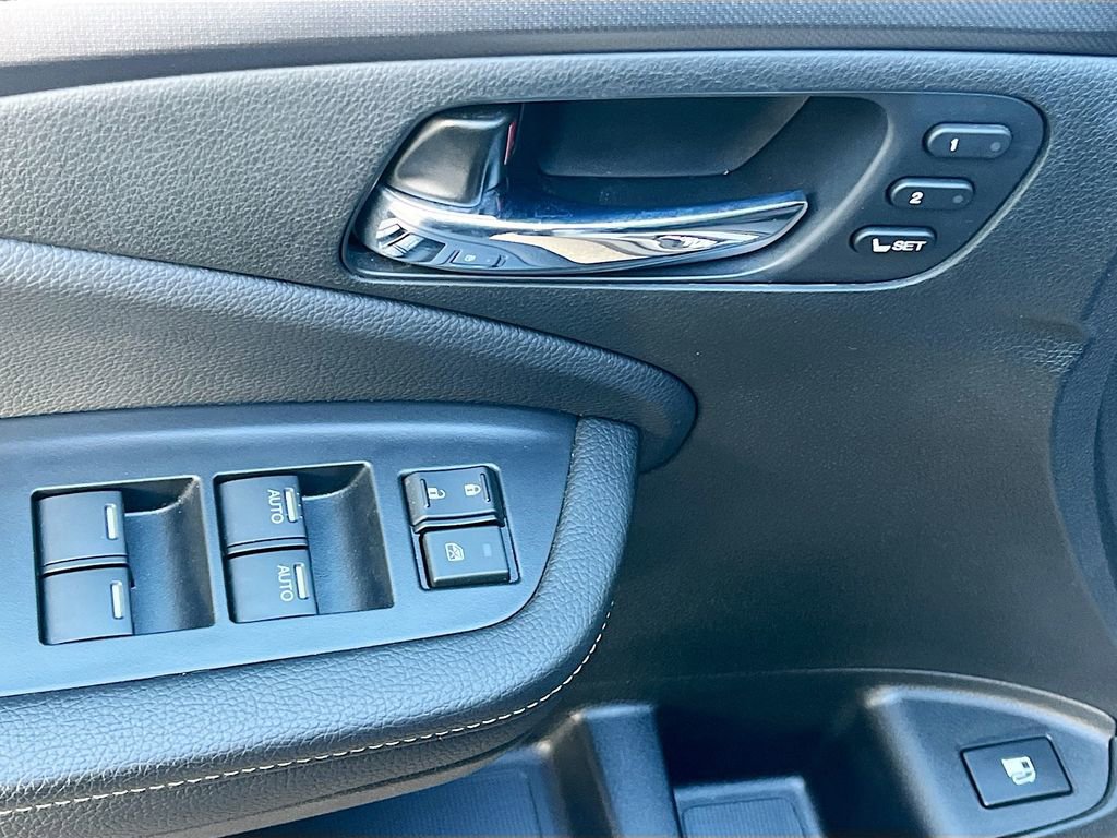 Used 2025 Honda Ridgeline RTL+ image 17