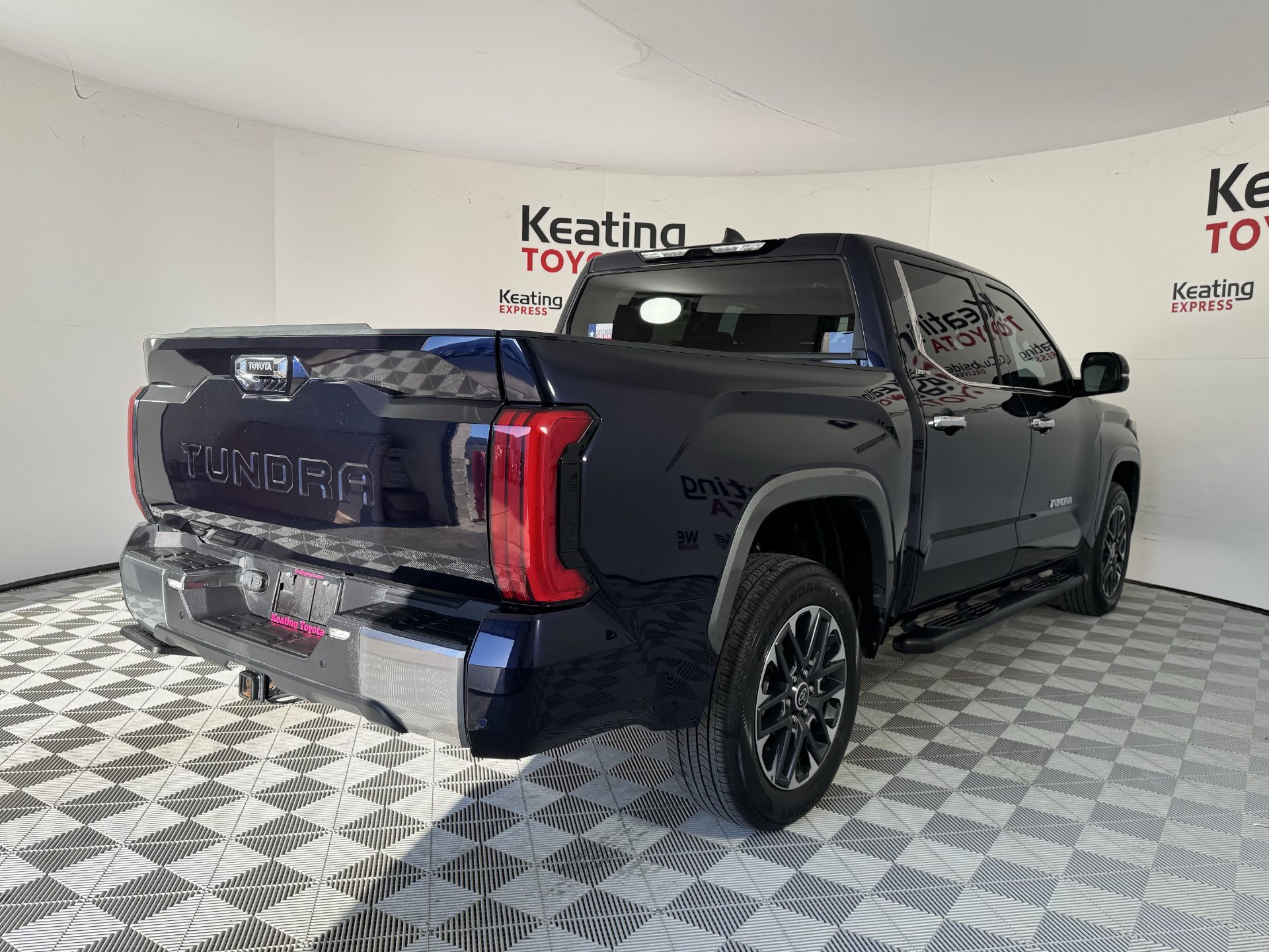 Used 2024 Toyota Tundra Limited w/ Power Package AWD/4WD image 5
