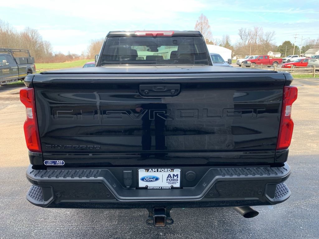 Used 2024 Chevrolet Silverado 2500 LT w/ Midnight Edition image 5