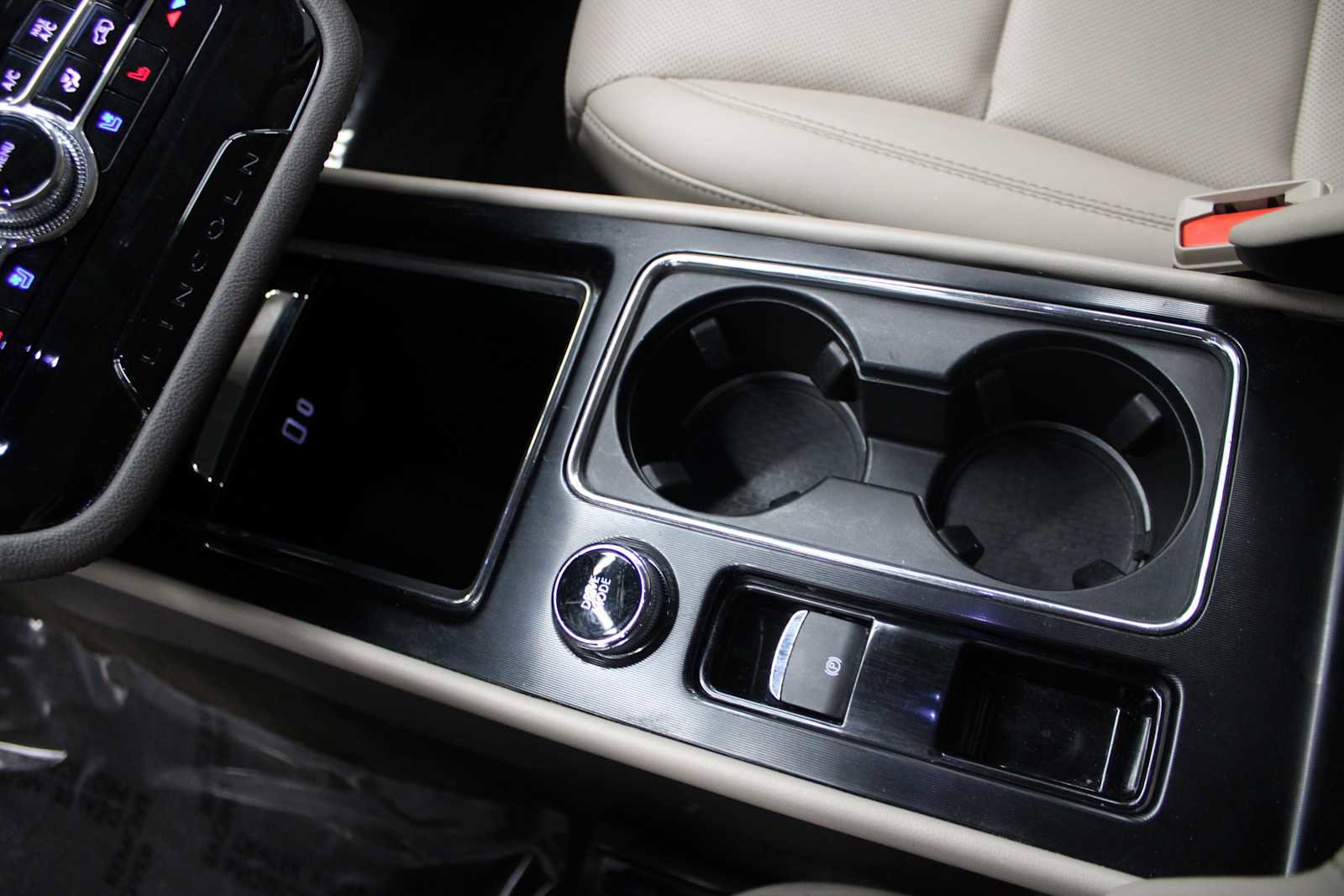 Used 2022 Lincoln Corsair AWD w/ Equipment Group 101A image 36