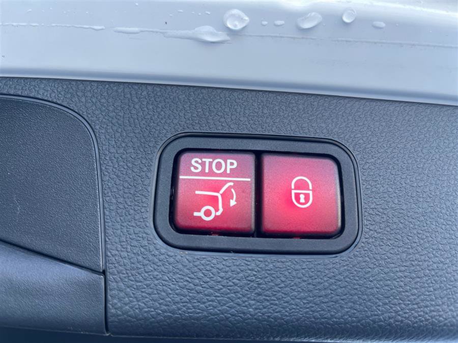 Used 2017 Mercedes-Benz GLC 300 4MATIC image 13