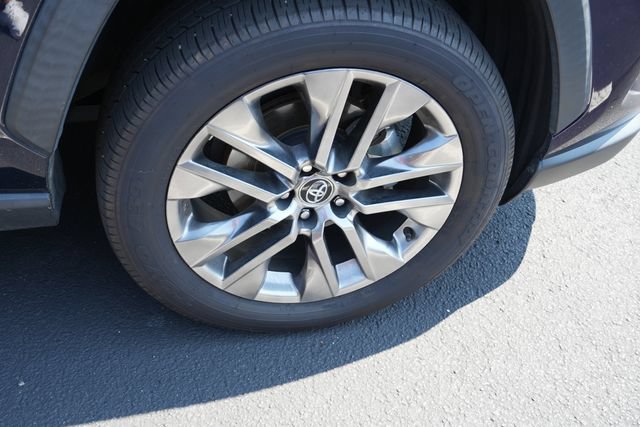Used 2020 Toyota RAV4 XLE Premium FWD image 15